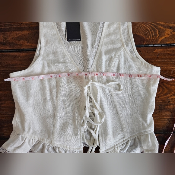 NWT White Lace-Trimmed Linen Vest - Versatile. Sz Medium (Tagged L) - Picture 6 of 7